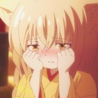 女表演者艺术展上半裸倒挂当钟锤